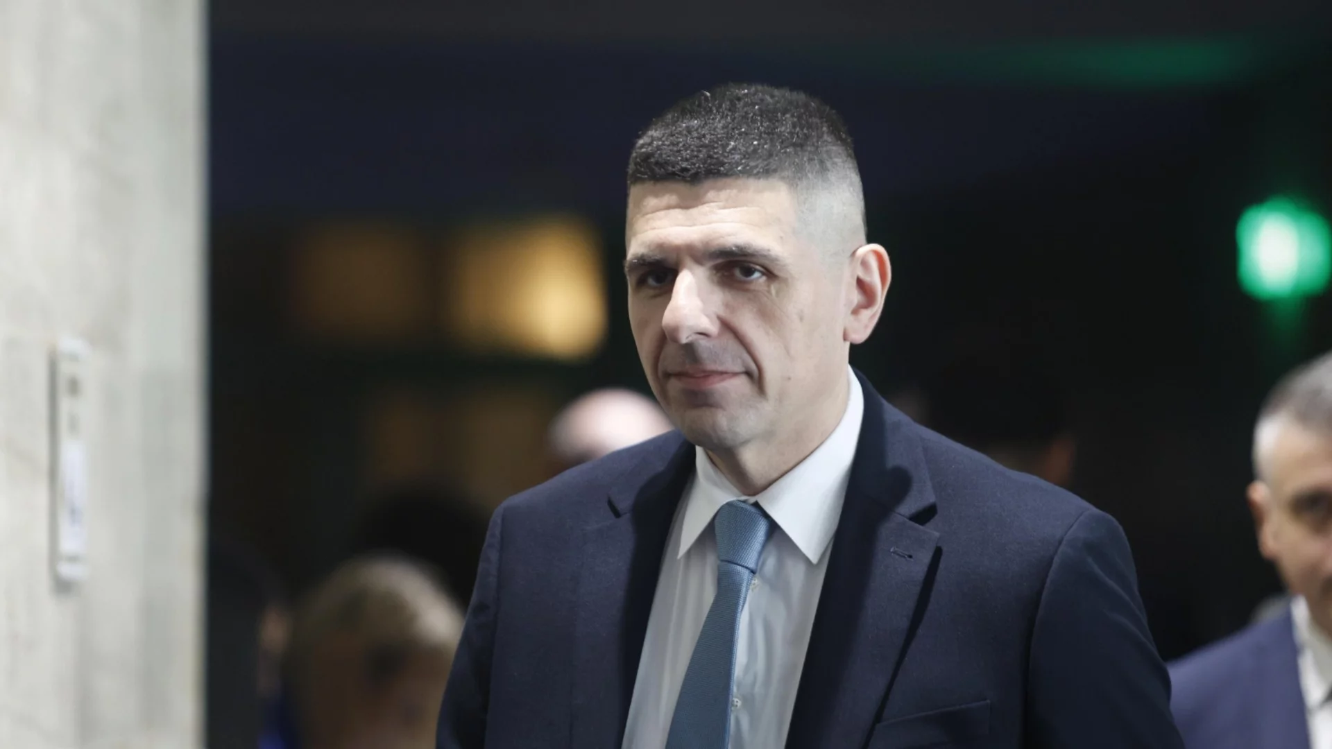 Ситуацията с бюджета от кабинета "Желязков" се повтаря: ДБ призоваха Гълъб Донев да го изтегли (ВИДЕО)