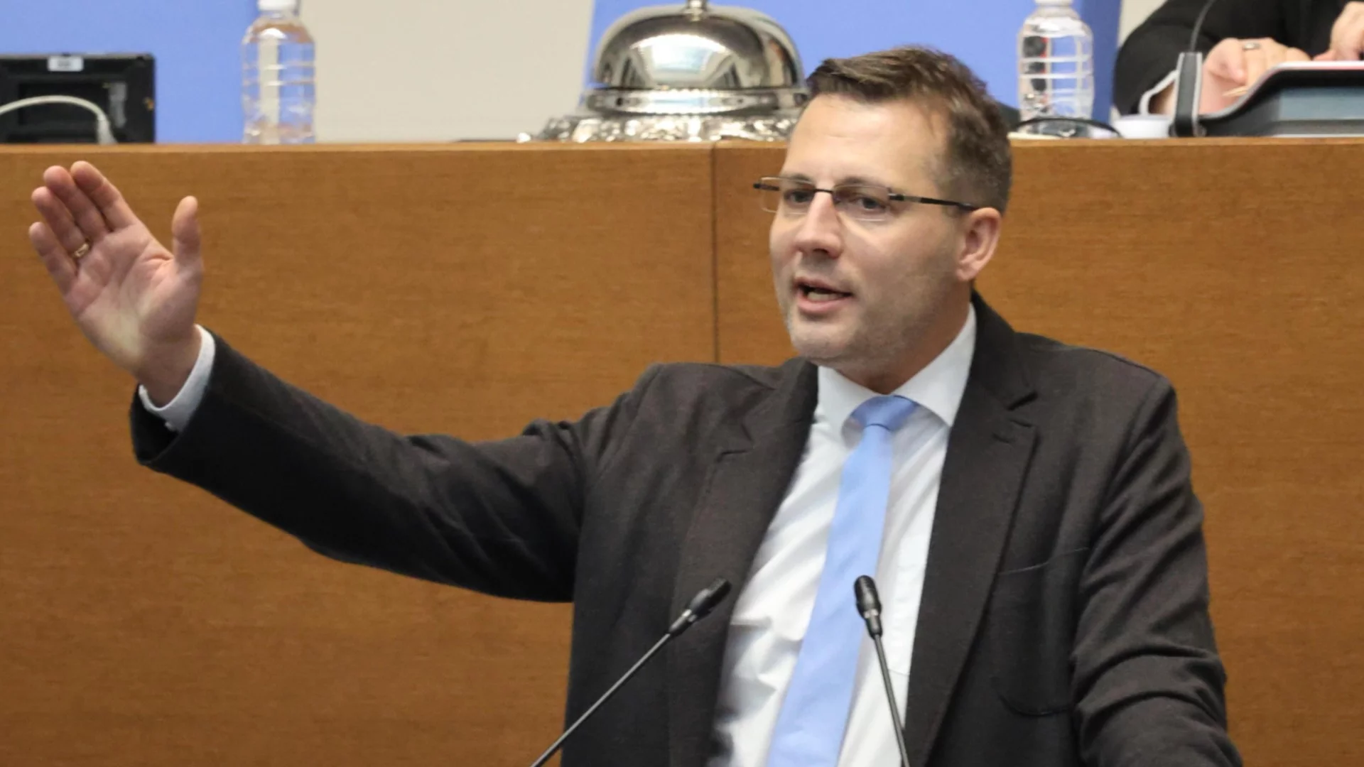 "Нямам толкова пари, както повечето нормални българи": Станислав Анастасов се оплака от запор, не можел да си плаща сметките