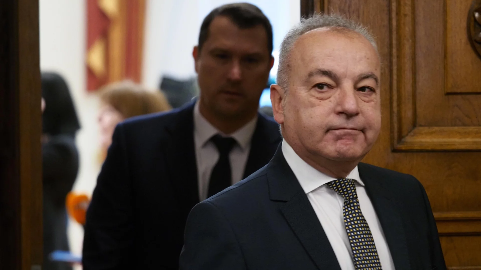 Абсурд, парадокс, нищо не съответства: Икономисти подкрепиха Actualno.com за кашата на Донев с Бюджет 2026