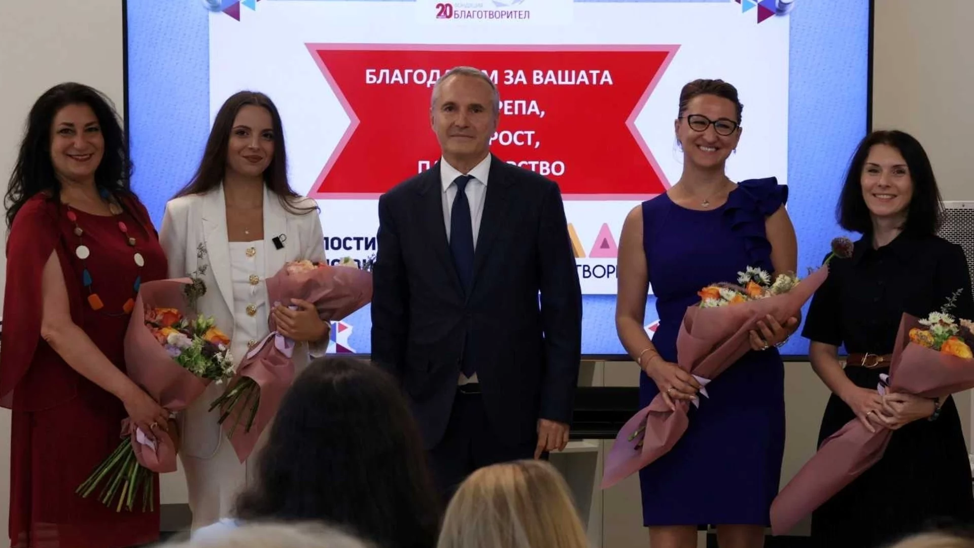 Кои са трите ученически проекта, които грабнаха журито на конкурса "Млад Благотворител"?