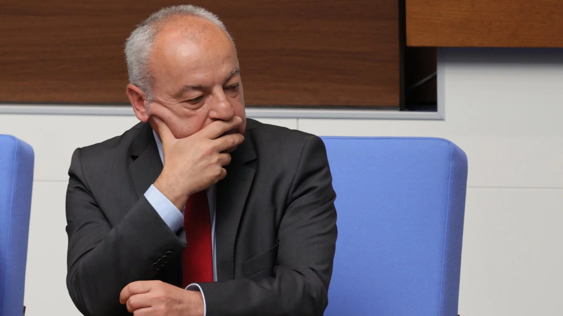 "Бюджет 2026 е стрескящ": Бизнес и синдикати притеснени от план-сметката на държавата