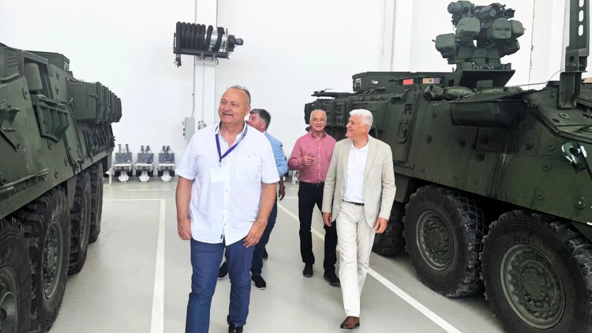 Американците са виновни, че още се бавим със "Страйкър"-ите за армията: Така излезе според военния министър