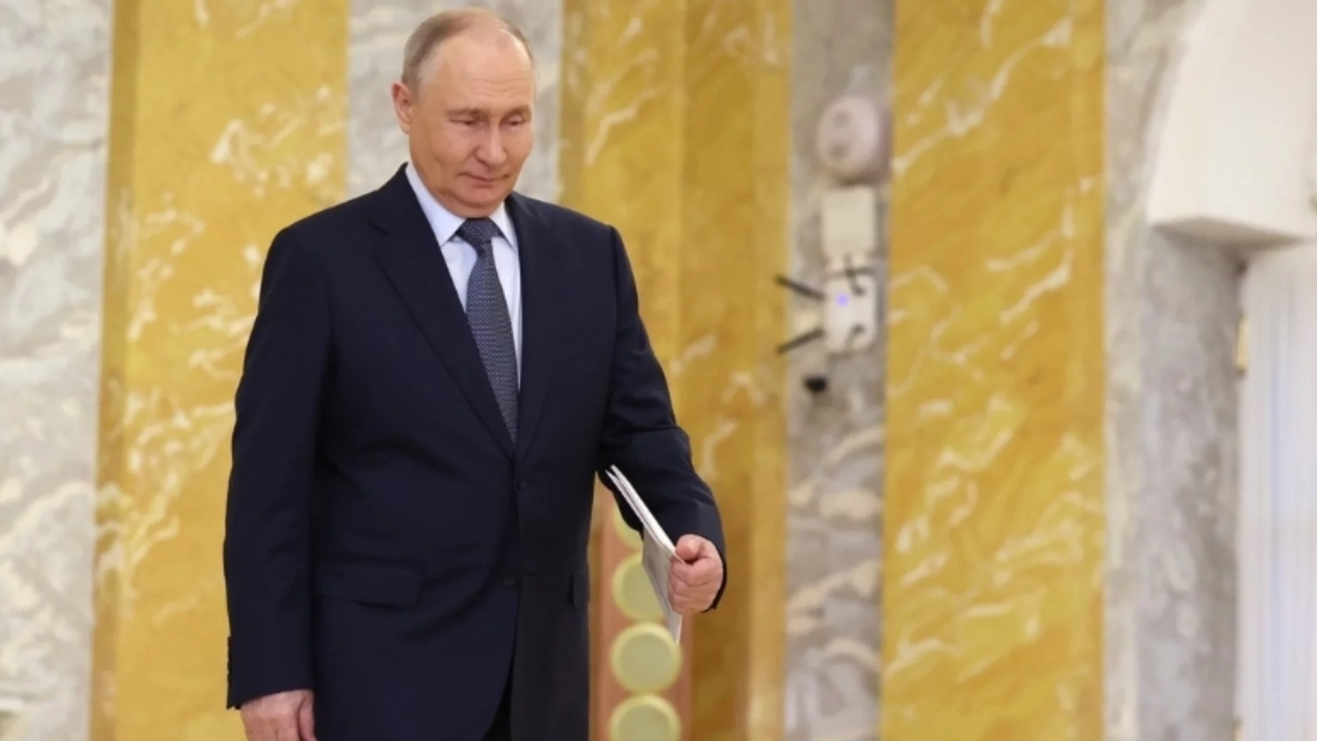Между ядрена война и "предавам се": Какво ще избере Путин, докато бензинът му пресъхва? (ОБЗОР - ВИДЕО)