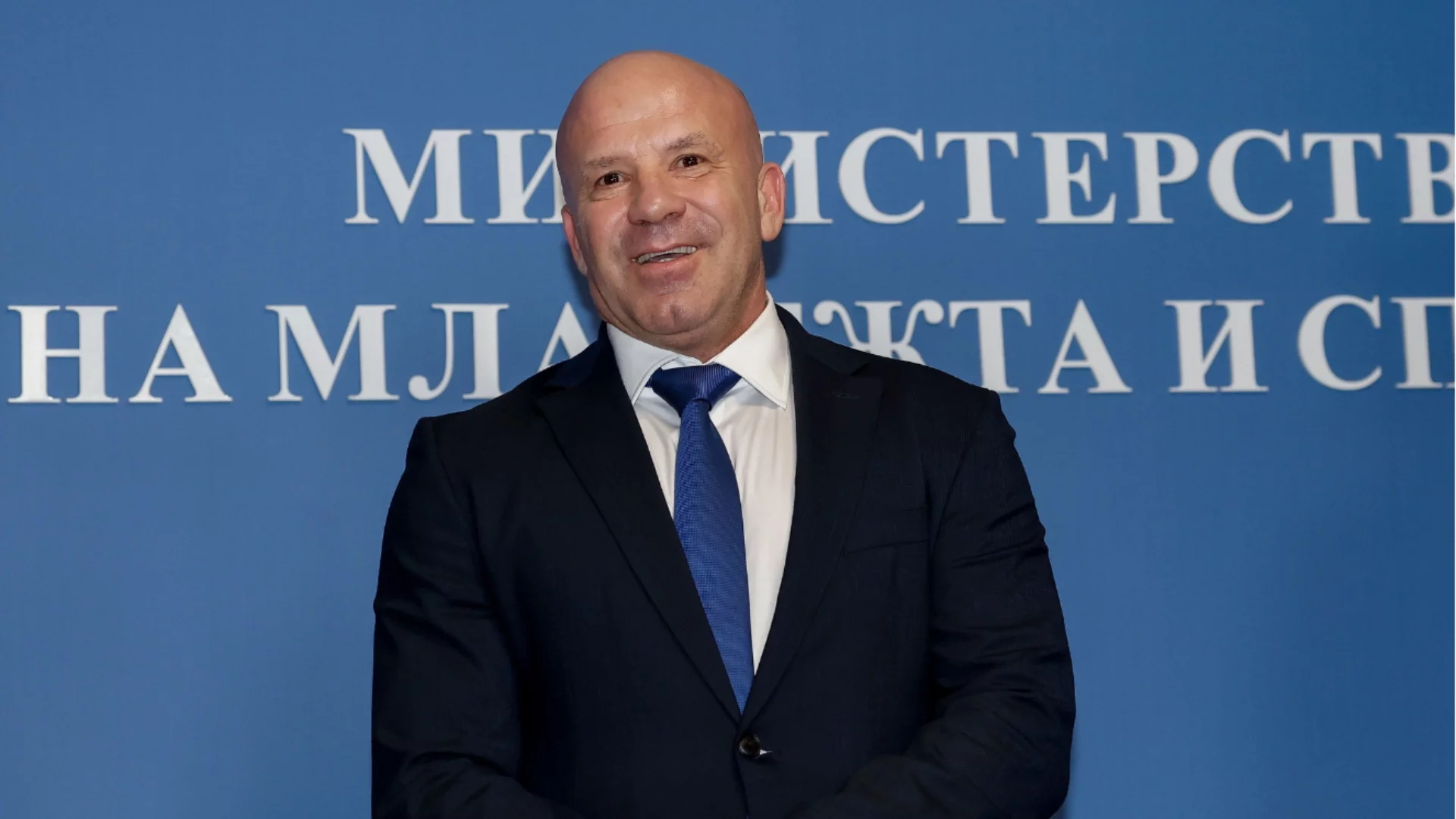 Скандални разкрития: Министерството на спорта хвана автосервиз в държавна спортна база