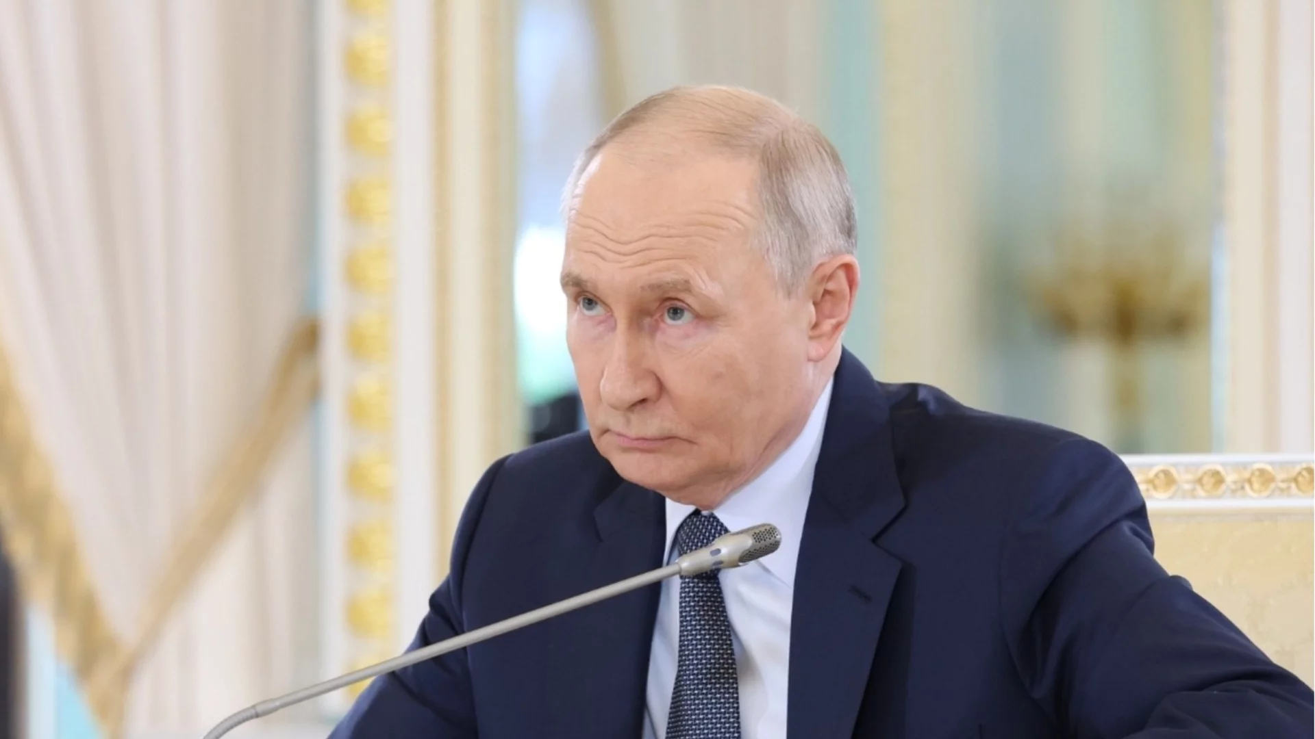 Путин призна, че се водят преговори за мир, но няма да спре войната в Украйна