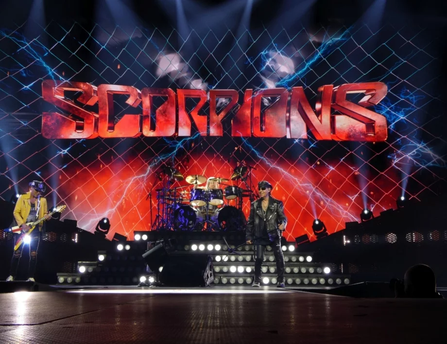 60 години безпощаден рок от Scorpions пред препълнената зала в София (СНИМКИ)