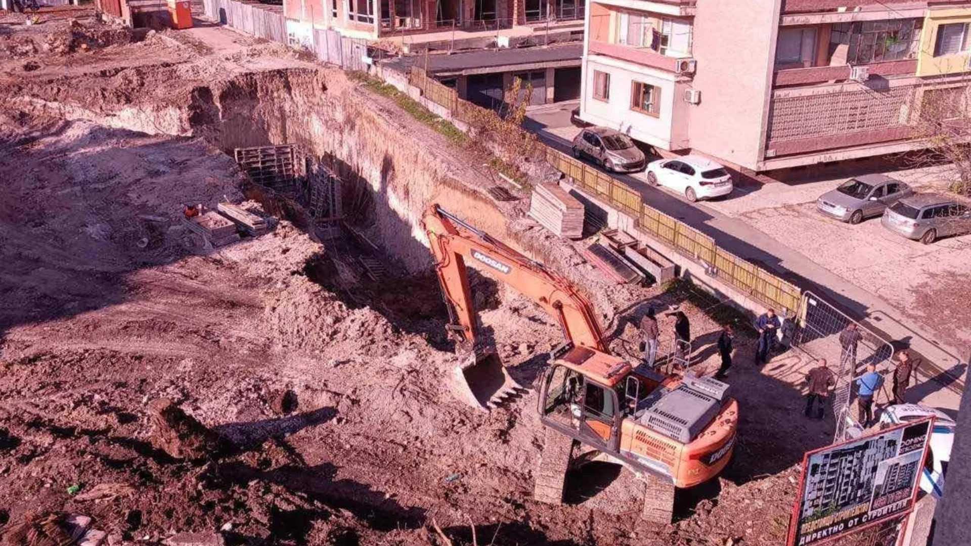 Без земетресение: Жилищен блок се срути в Атина (ВИДЕА)
