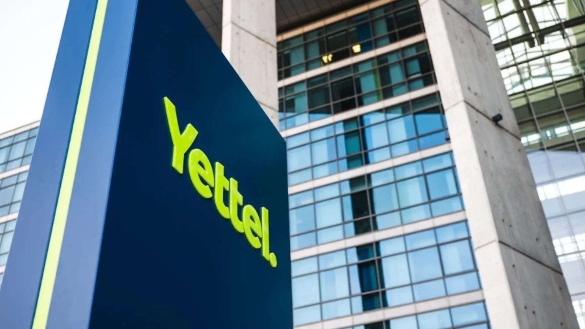 От SMS-ите до изкуствения интелект: Как Yettel вижда бъдещето на технологиите