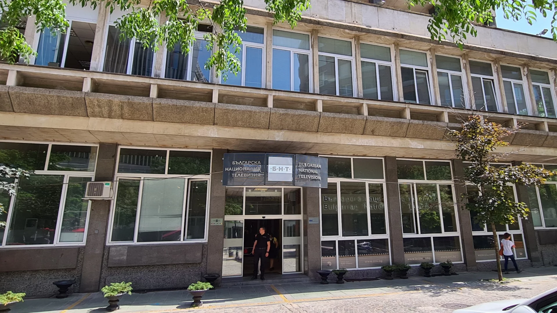 Държавата намали парите за час програма на БНТ и БНР
