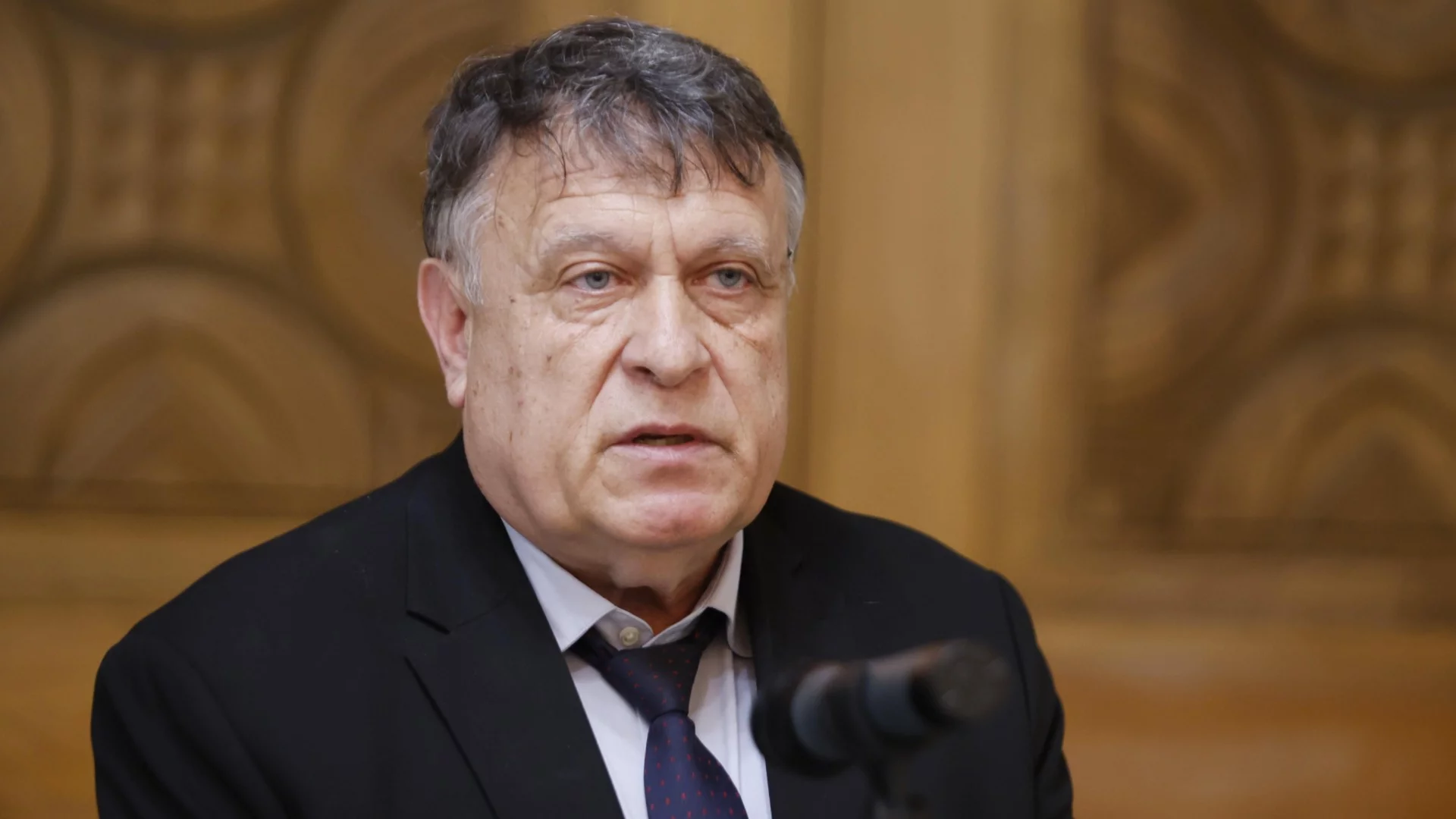"Трудности с аналитичното и логическото мислене": МОН обясни слабите резултати от НВО, възропта срещу частните уроци