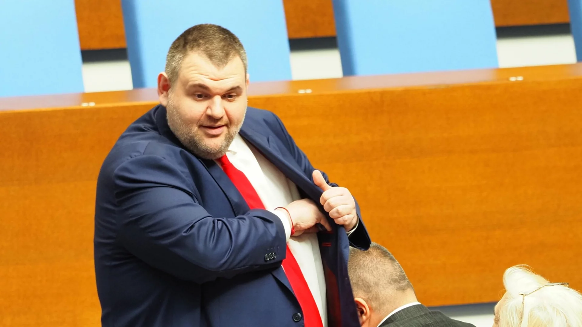 Всичко на масата за охраната на Пеевски: Правната битка продължава
