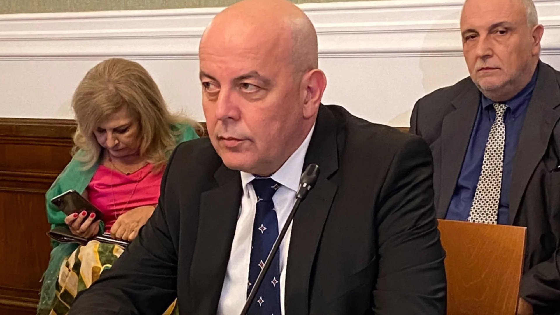 "Безработен съм": Шефът на разузнаването е в сива зона за няколко дни, Атанасов е изумен