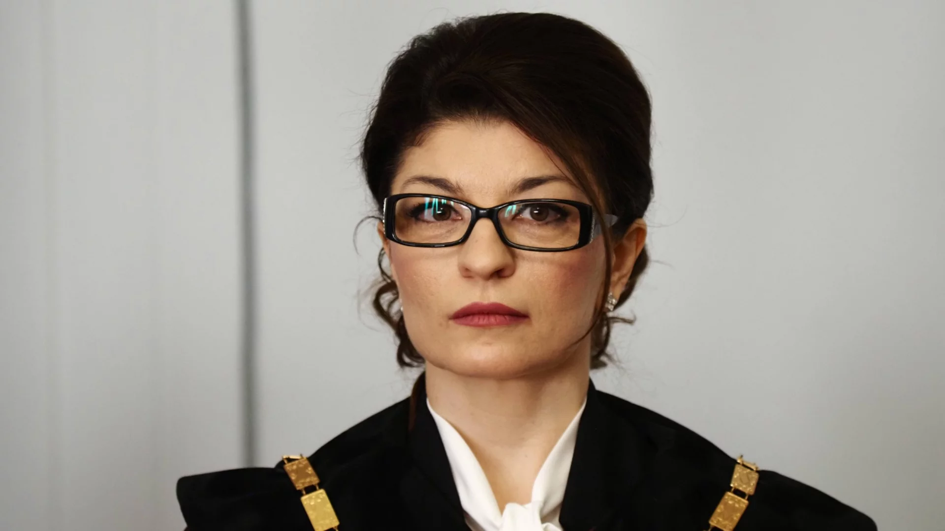 Десислава Атанасова обясни за полетите с Пеевски, показа и документи (СНИМКИ)