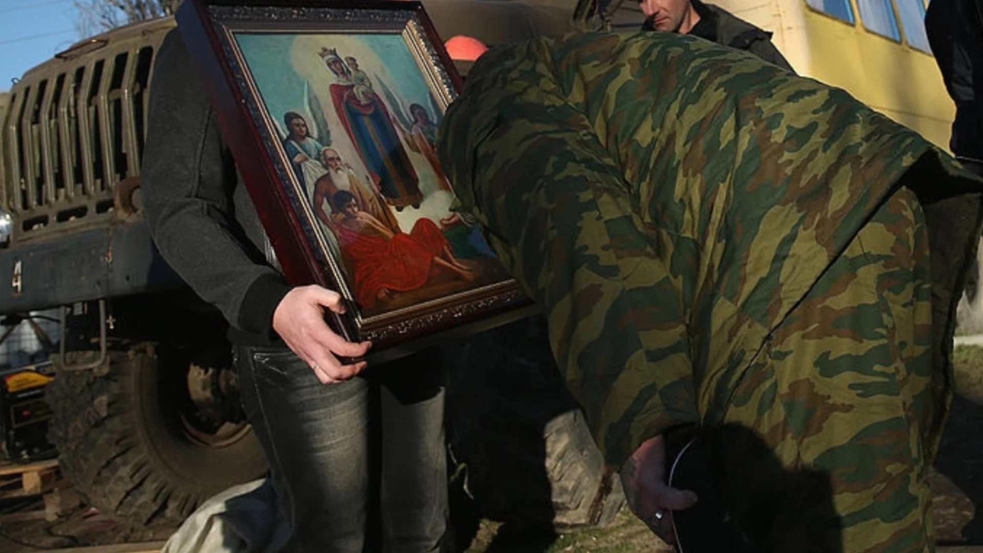 Изнасилвали са родители пред децата им: Z-блогър с разказ какво са правили негов командир и другарите му