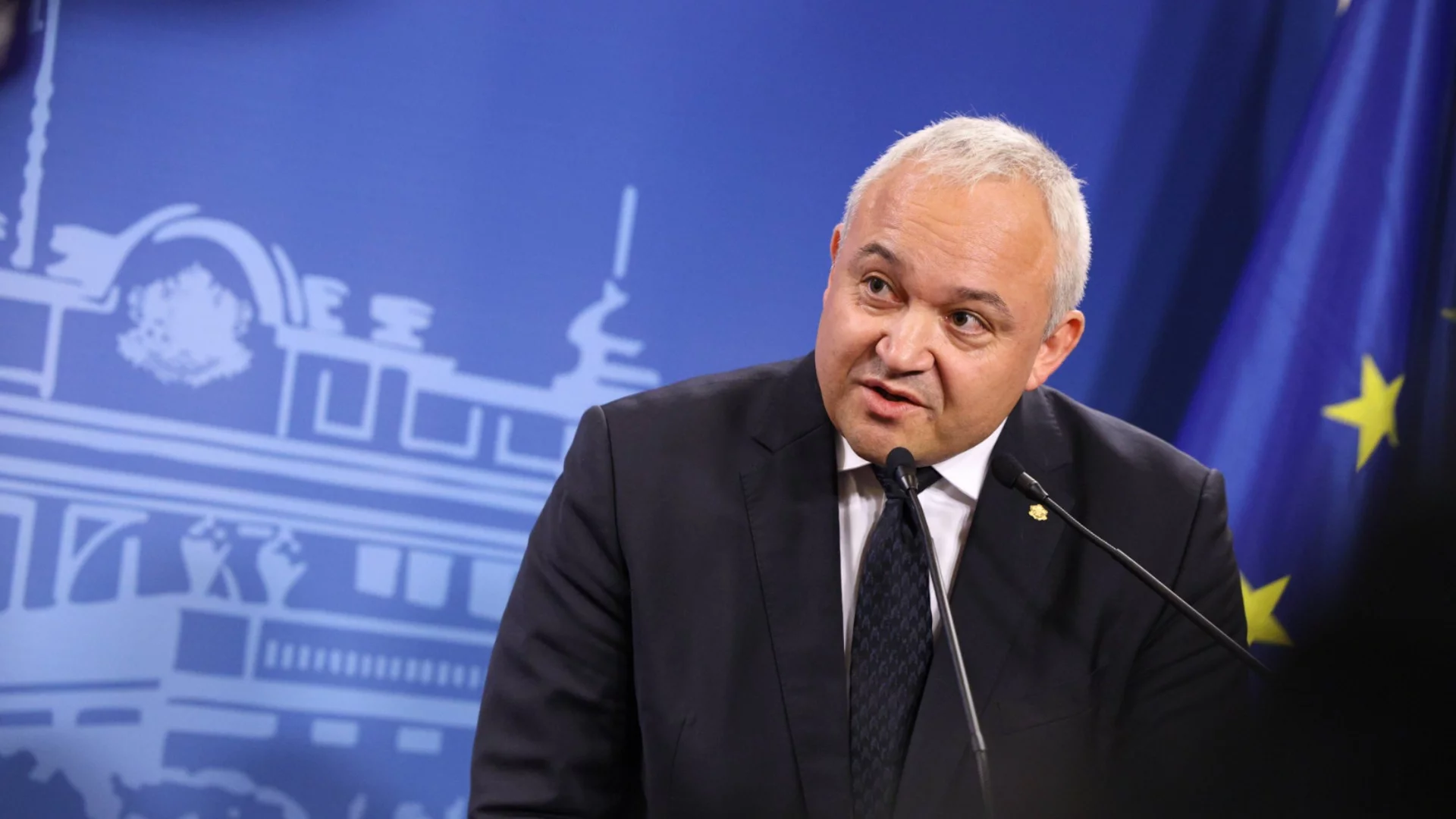Не съветвам Десислава Атанасова да рови твърде много