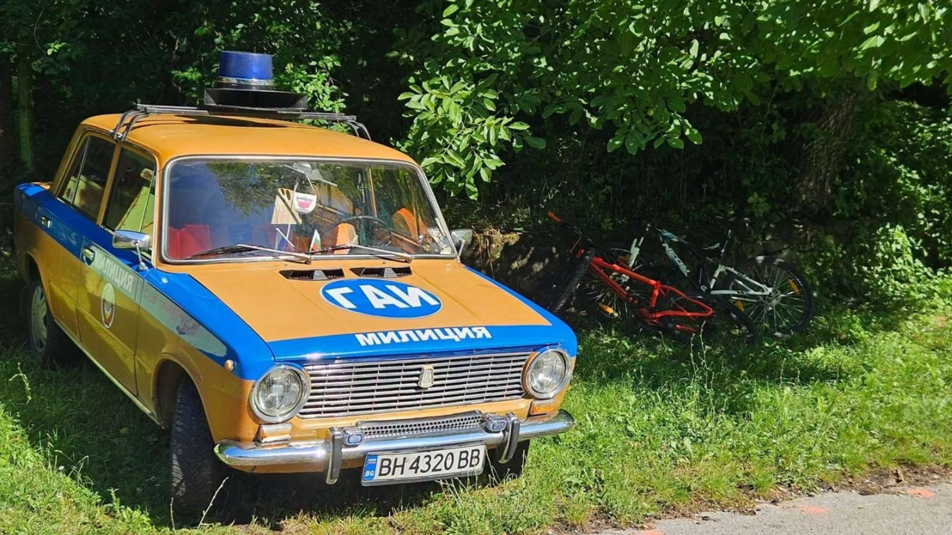 Близо 100 ретро автомобила се включиха в „Трабант фест“ в село до Тетевен