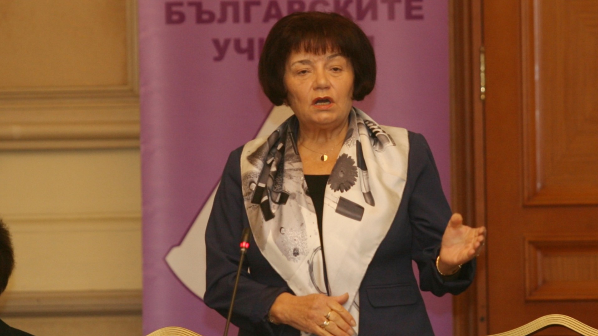 "Купени сме за 8 дни отпуск": Призив от системата учителите да напуснат синдиката на Янка Такева