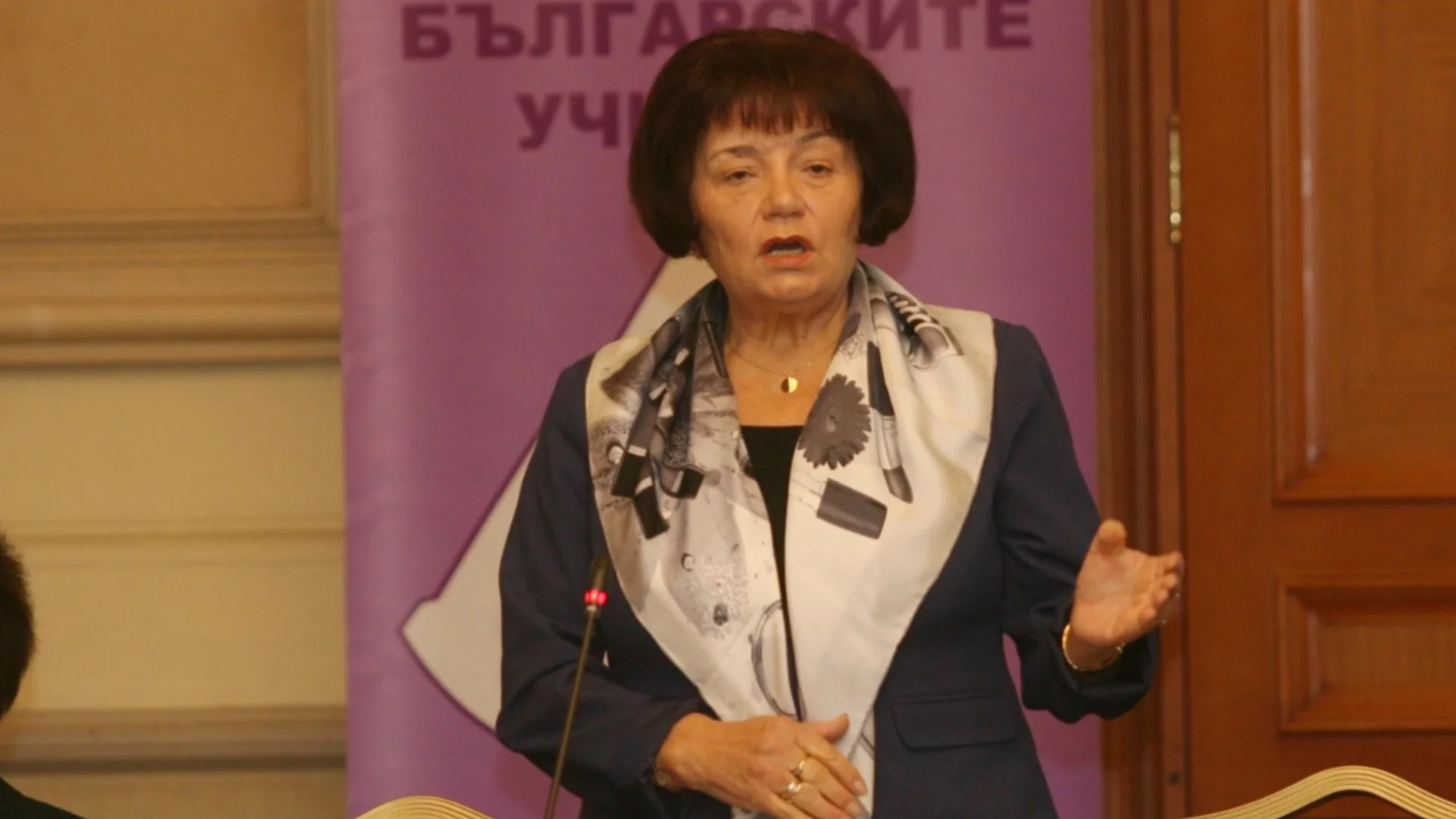 "Купени сме за 8 дни отпуск": Призив от системата учителите да напуснат синдиката на Янка Такева