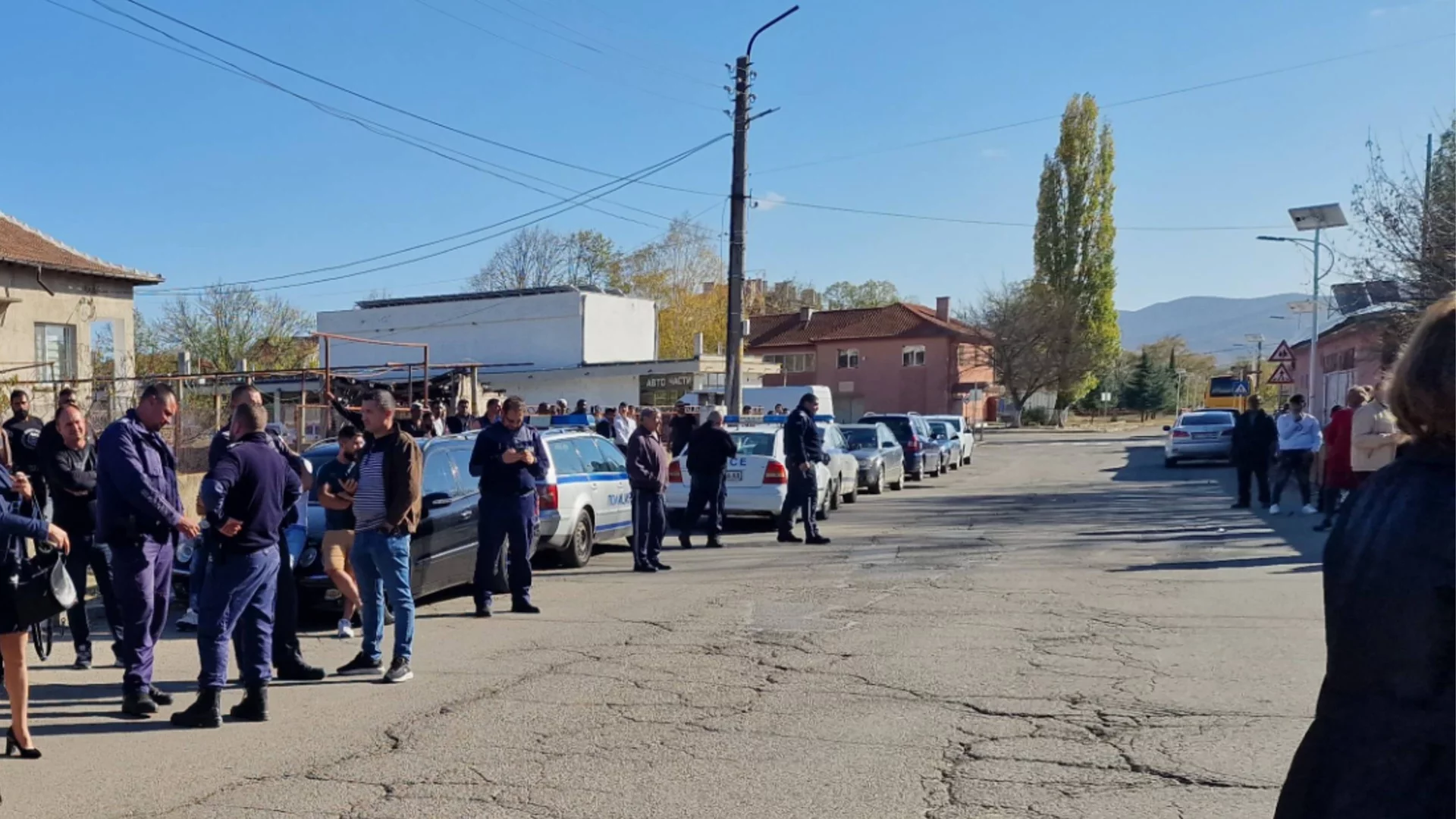 Под носа на полицията: Масов бой между ромски фамилии