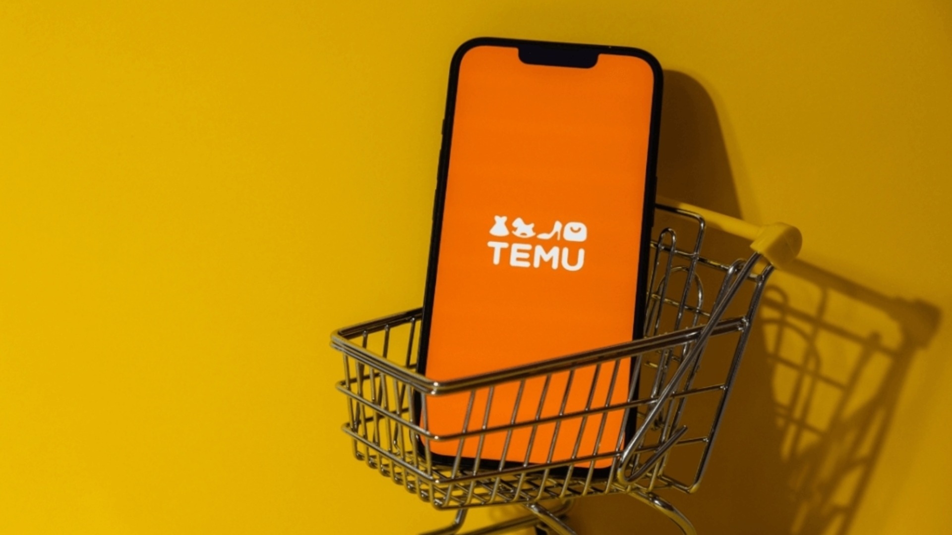 Няма спасение от новите такси за Temu и Shein: Дори над 150 евро, пак плащаме