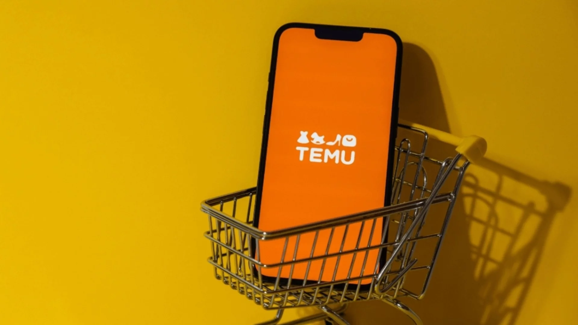 Няма спасение от новите такси за Temu и Shein: Дори над 150 евро, пак плащаме