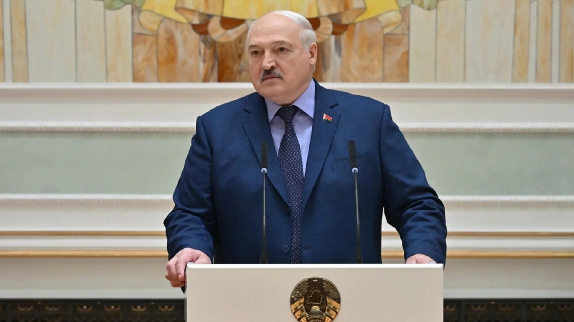 Чупките на Лукашенко за войната в Украйна стават все по-кръшни