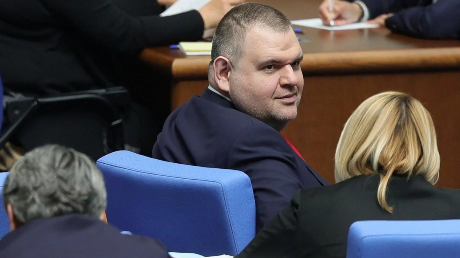 Могат ли да са подсъдими Пеевски и Атанасова за полетите до Дубай? Отговор от Емил Дечев