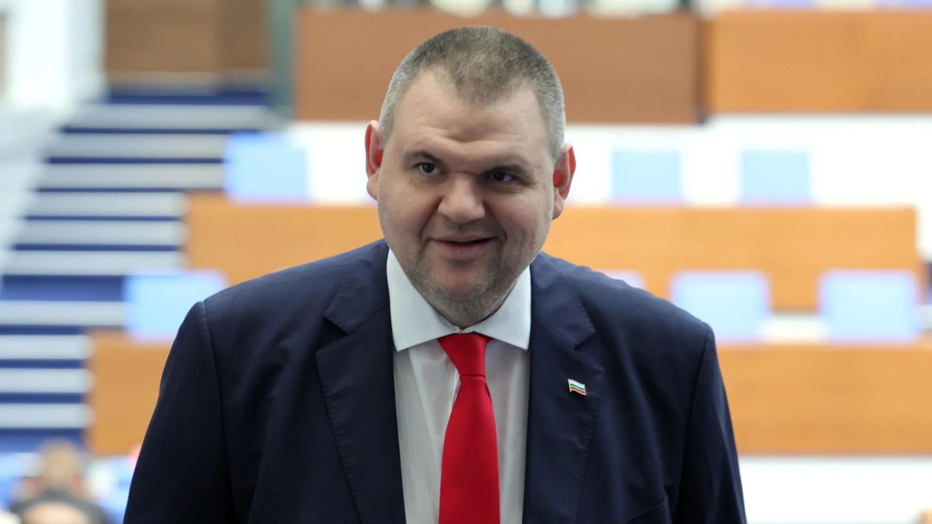 Законност или злоупотреба? Полетите на Пеевски и Атанасова разделиха експерти
