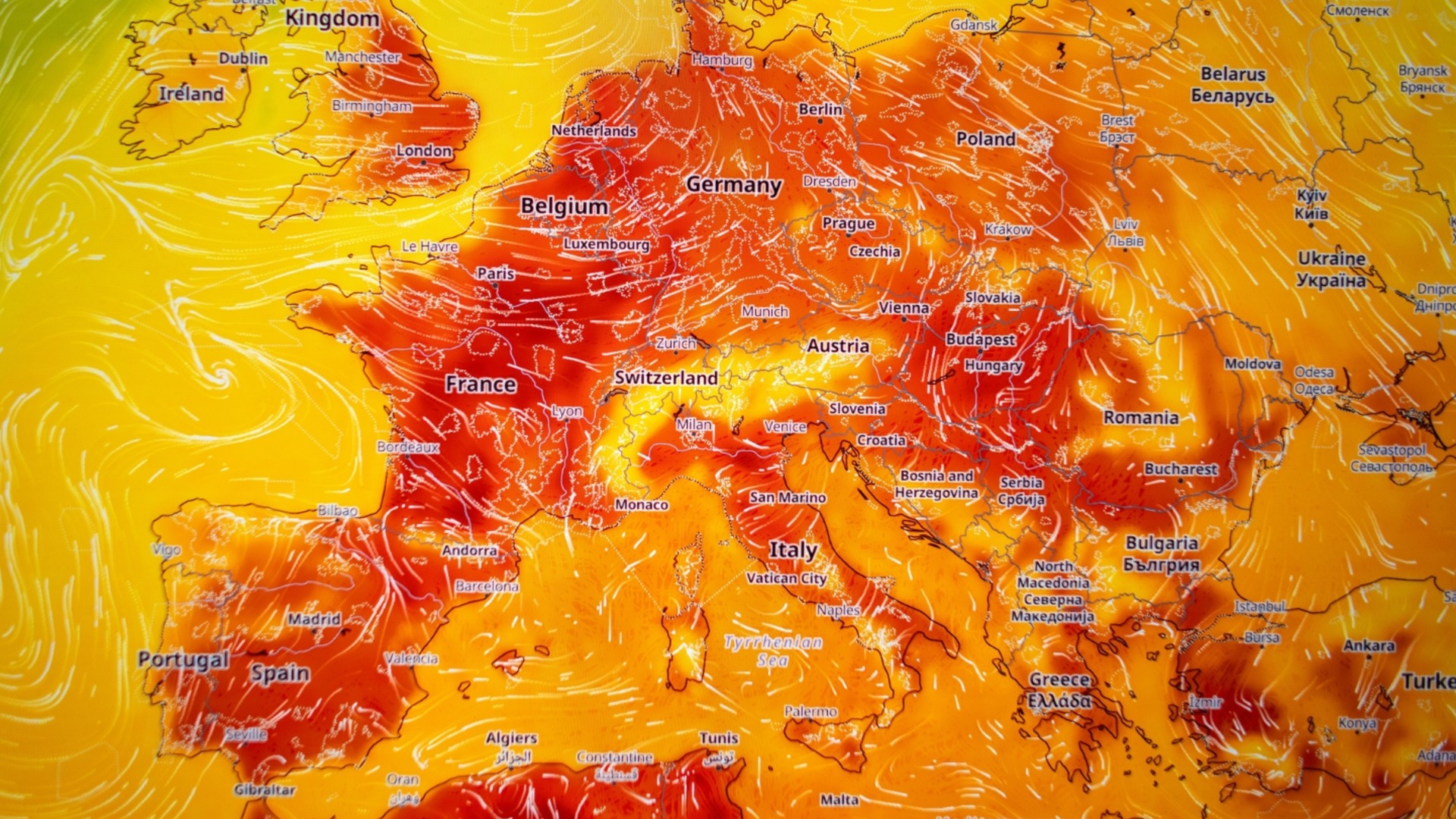 Топлинен купол захлупва Европа до дни, чакат ни 45 градуса: Meteo Balkans с важно предупреждение