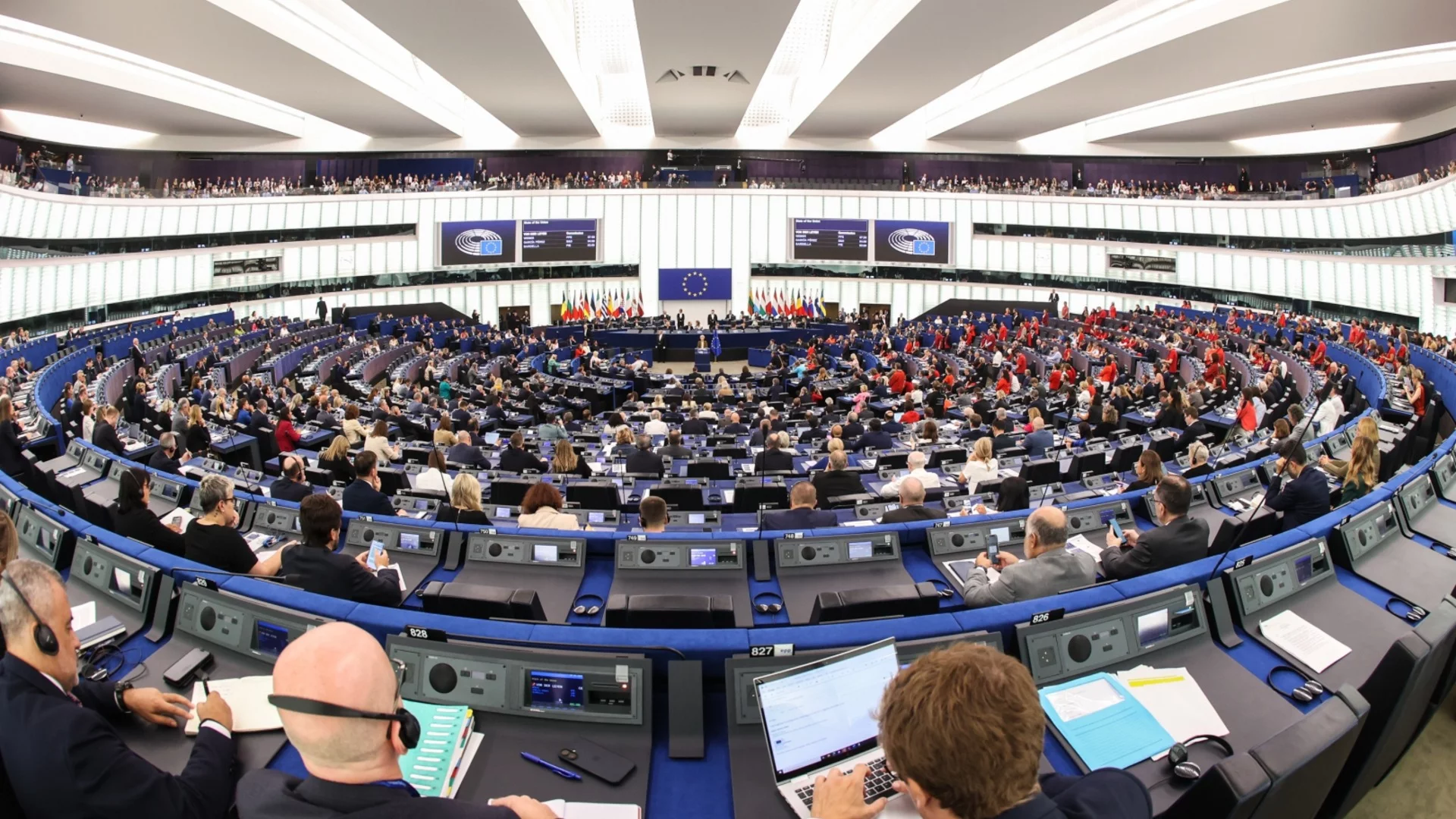 Европарламентът ще проверява дали партия спазва основополагащите ценности на ЕС