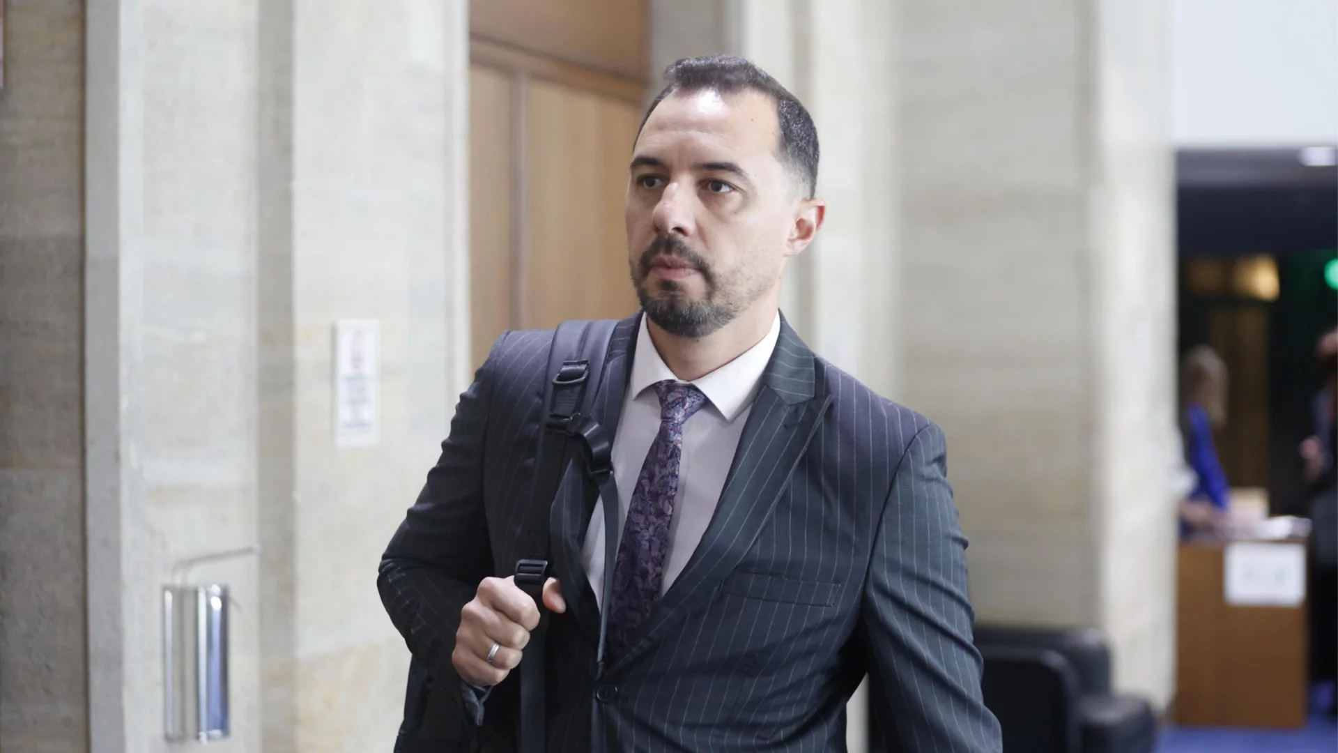 Бивш министър на икономиката: Не може да теглим нов дълг, без да е ясно за какво ще бъдат похарчени парите