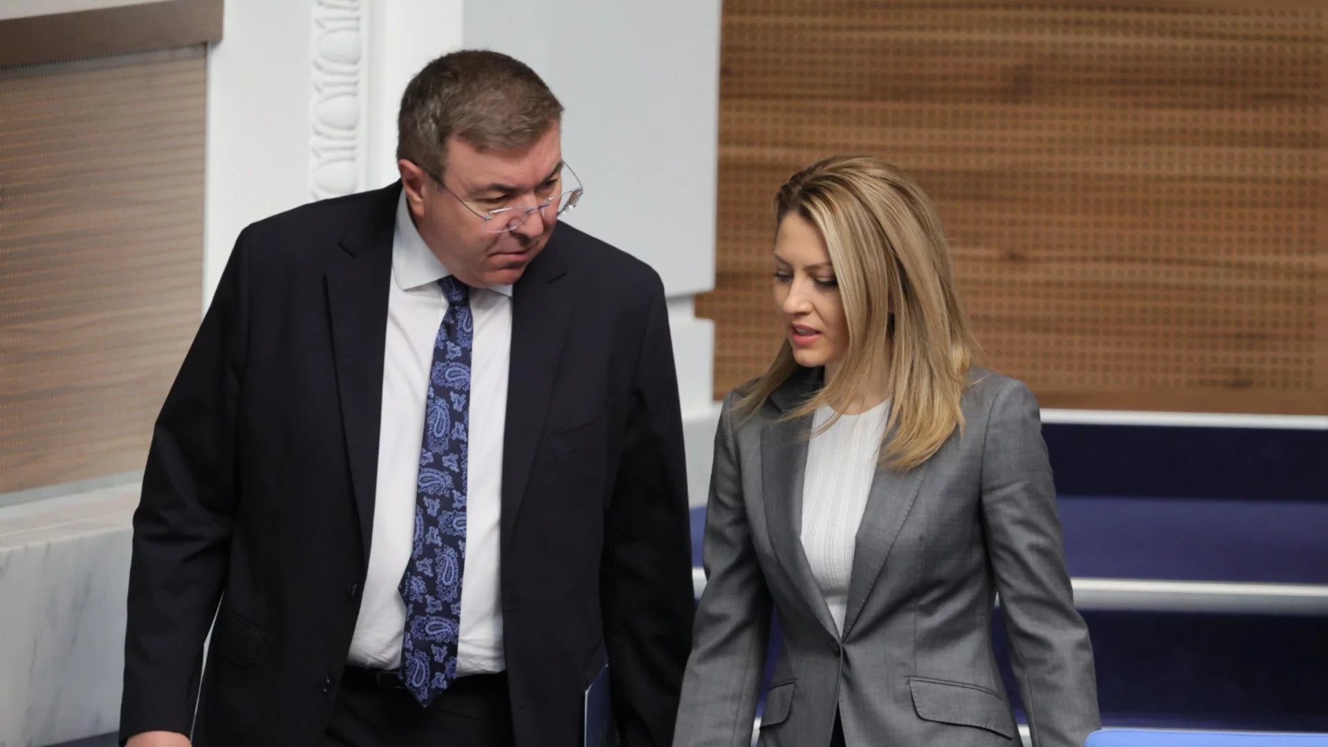 "Интернет не е детска площадка": ГЕРБ подемат инициативата за забрана за социални мрежи за лица под 16 години (ВИДЕО)