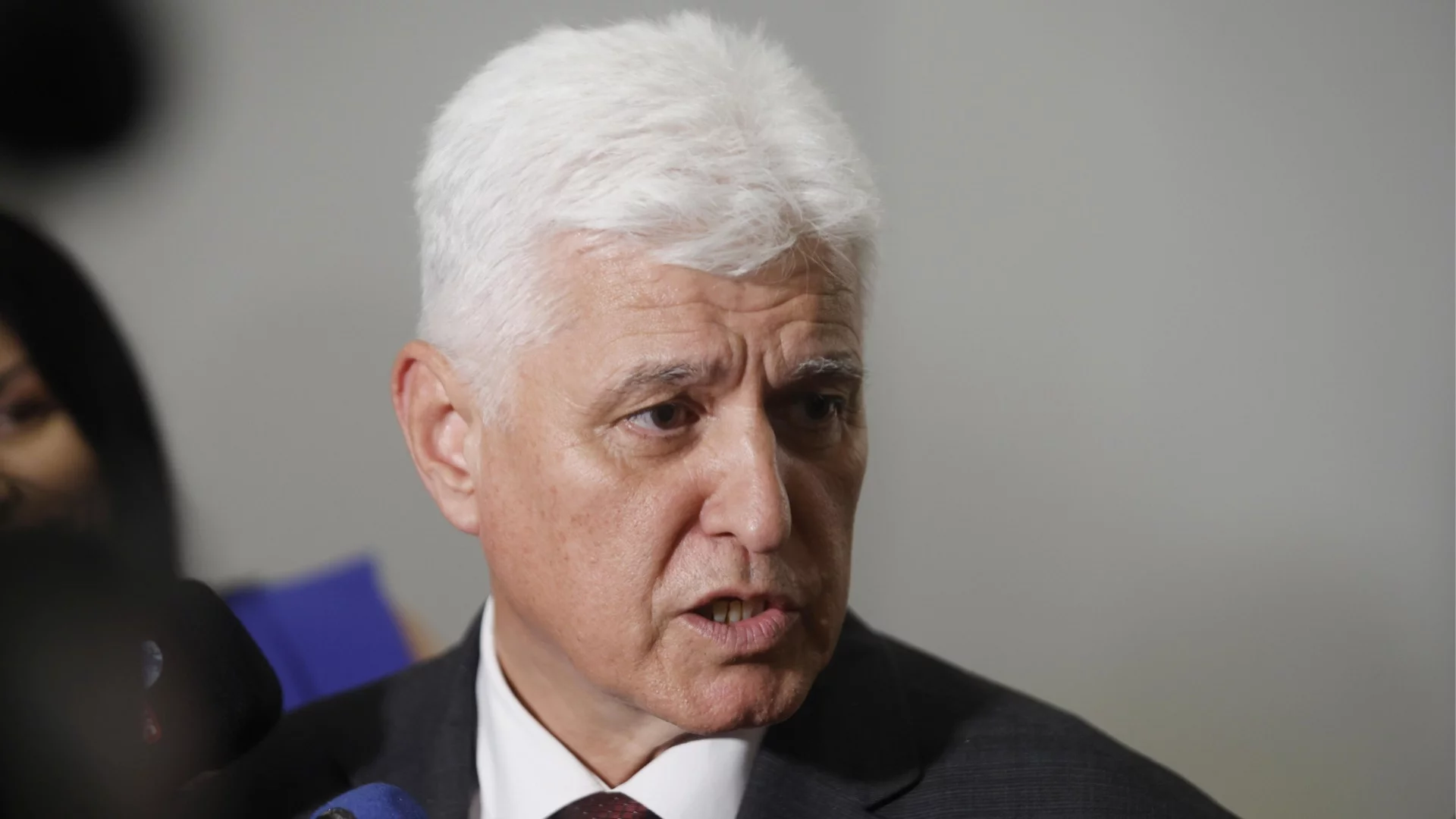 Министърът на отбраната: България няма да наложи вето на 21-вия пакет санкции на ЕС срещу Русия