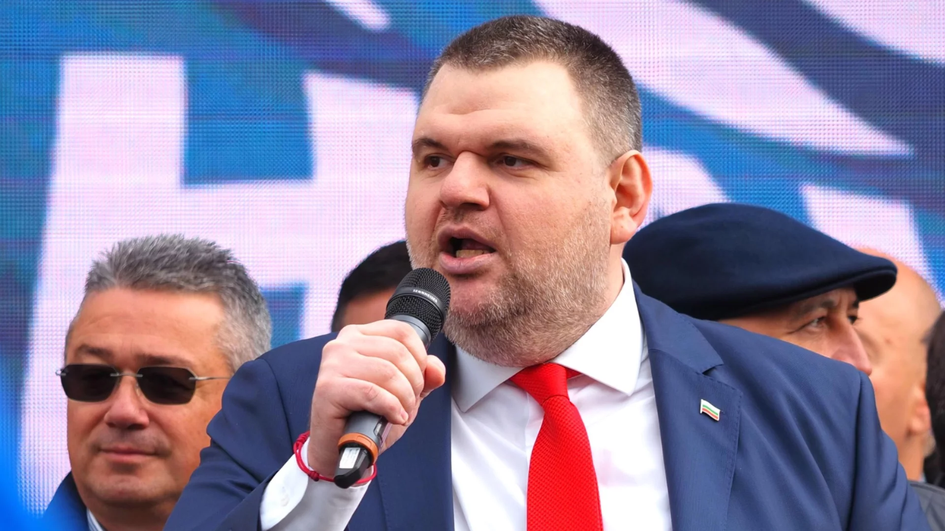 МВР изпрати на депутатите справка за полетите на Пеевски