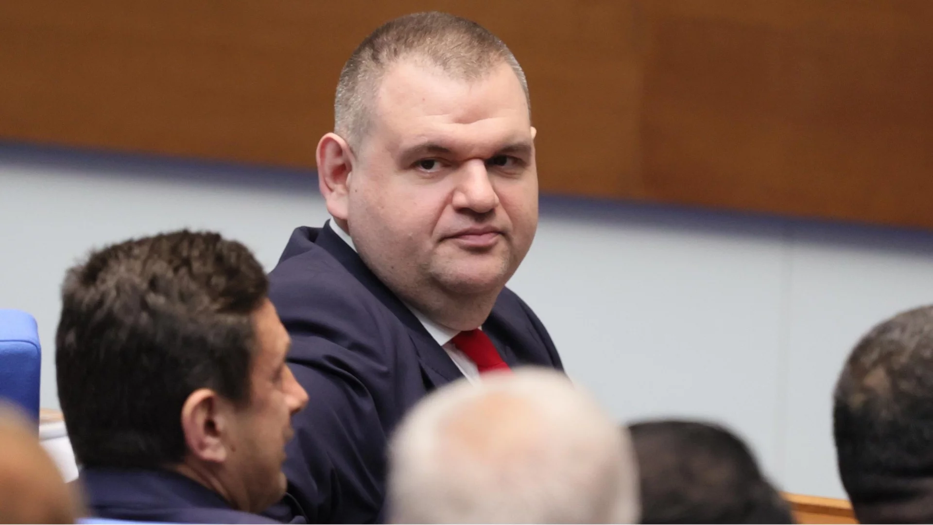 Пеевски подкрепи бюджета за пенсии и осигуровки на първо четене