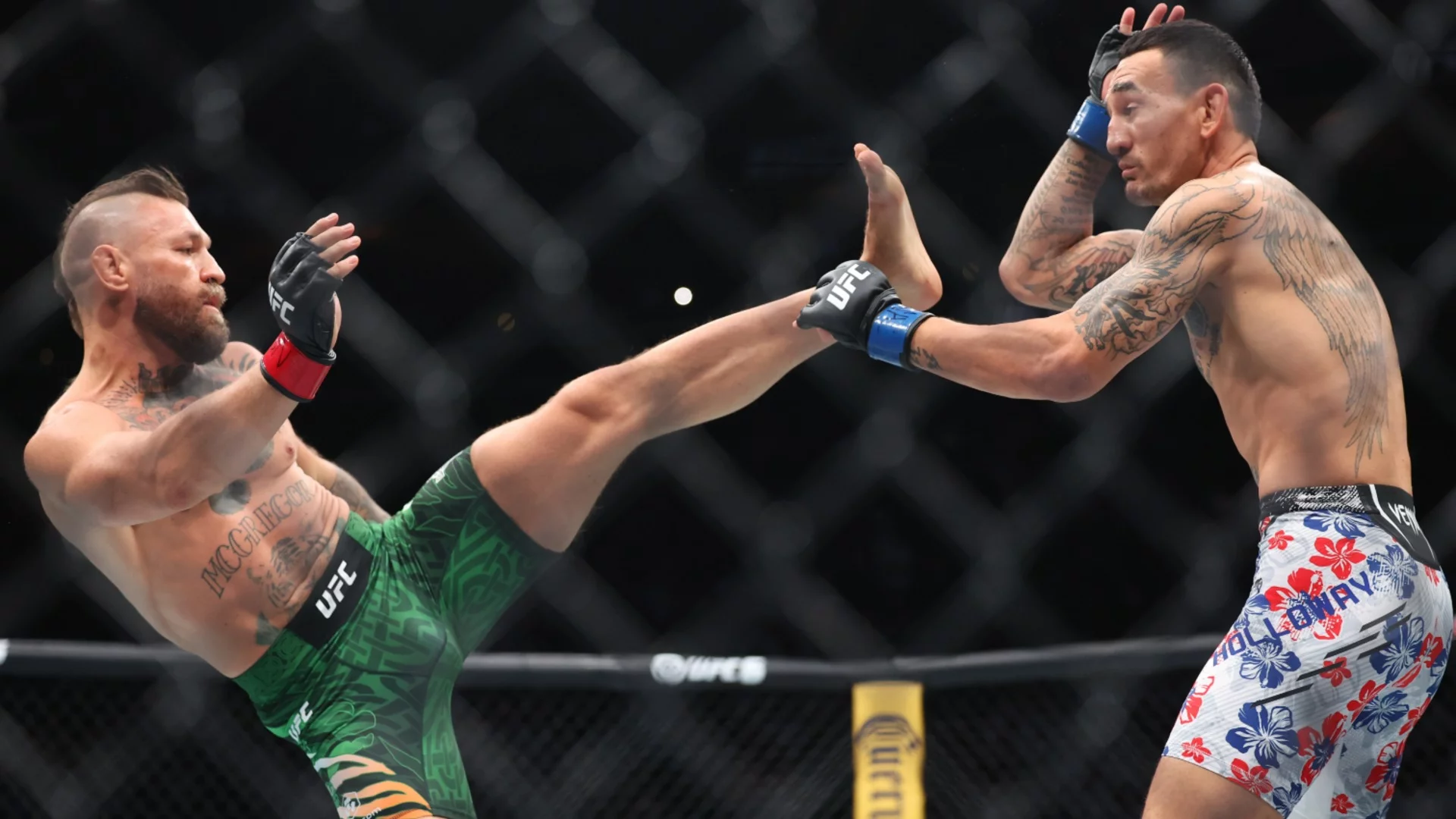 Кошмар за Конър Макгрегър при завръщането му в UFC! Легендата се предаде след броени секунди