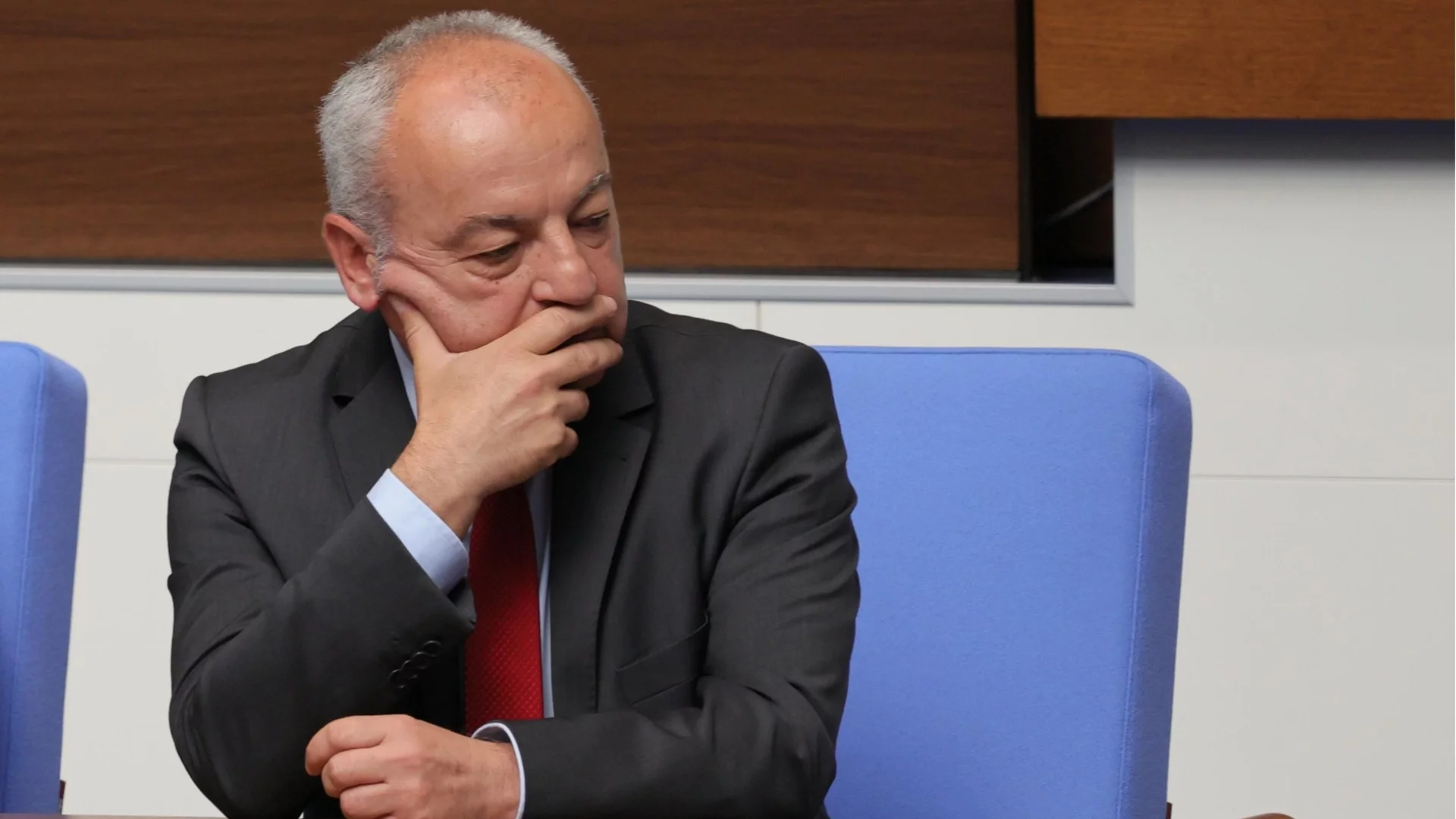 Бюджет като мед: По брадата ни тече, в устата ни не влезе