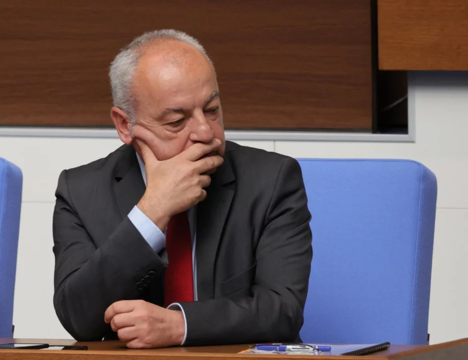 Бюджет като мед: По брадата ни тече, в устата ни не влезе