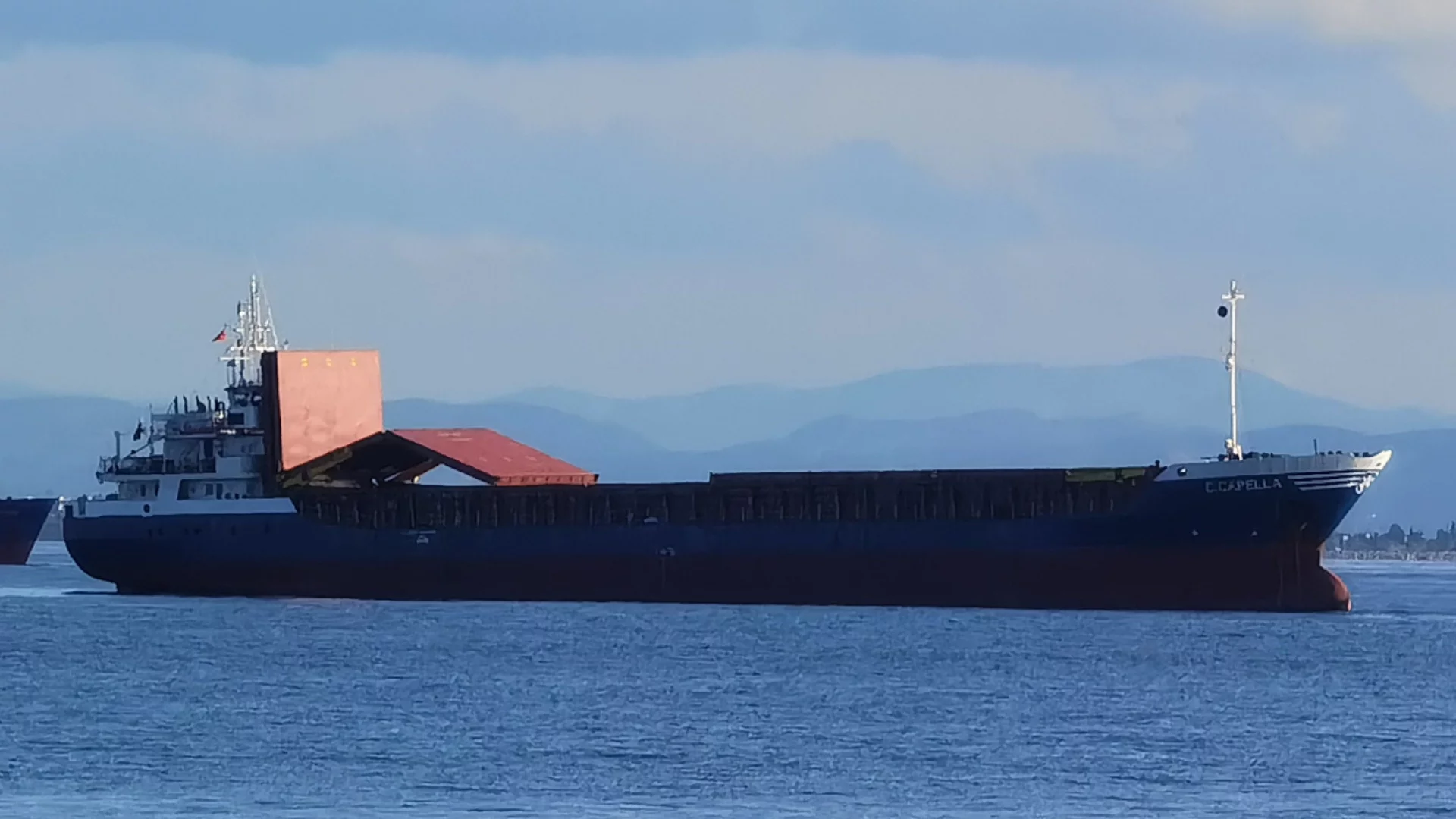 Лавров се оплаква от украински тероризъм в Азовско море, Русия удари кораб с фураж при Одеса (ВИДЕО)