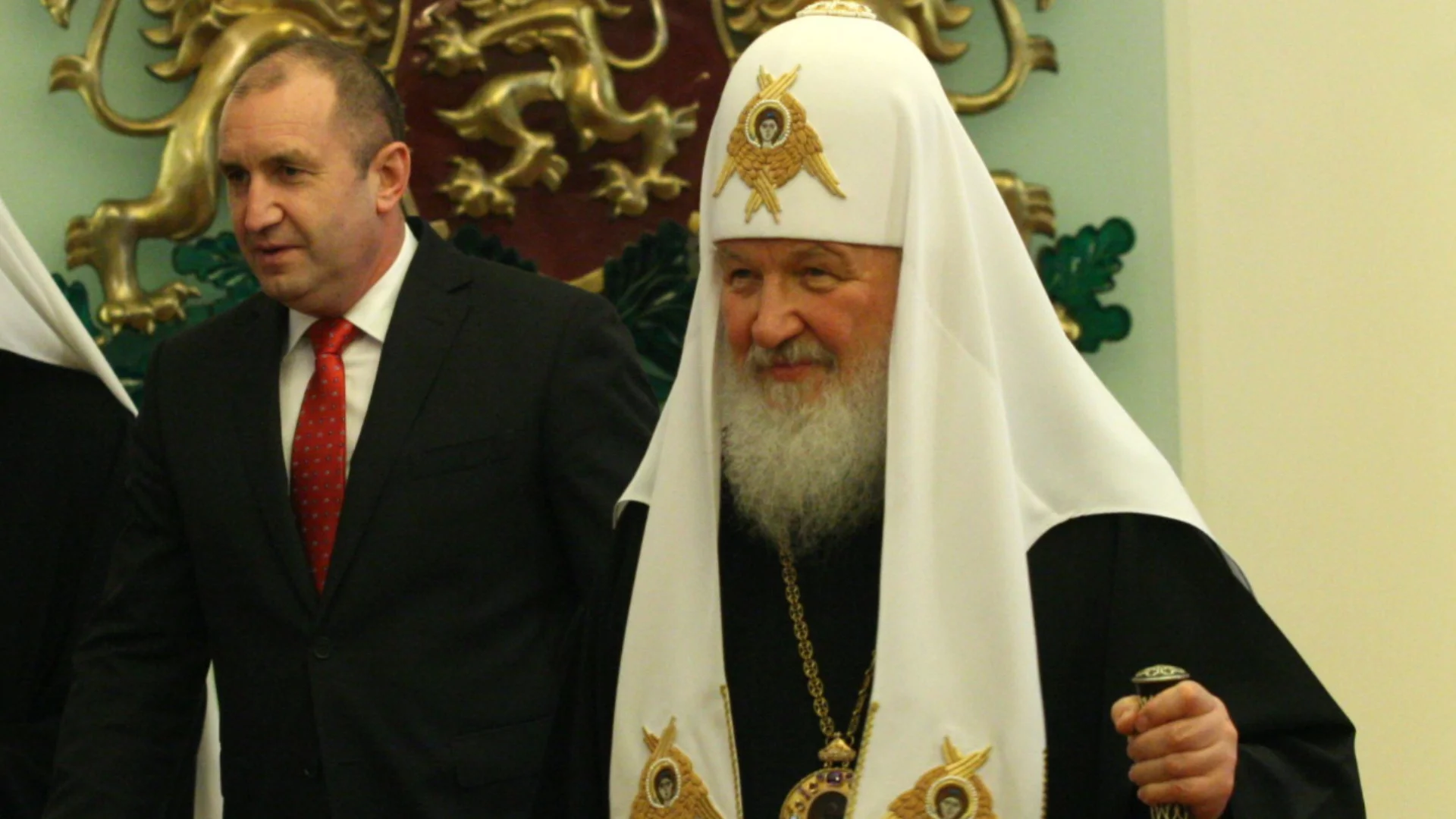 Ирония: България спаси патриарх Кирил и лицето на "Лукойл" след като те вече бяха спасени