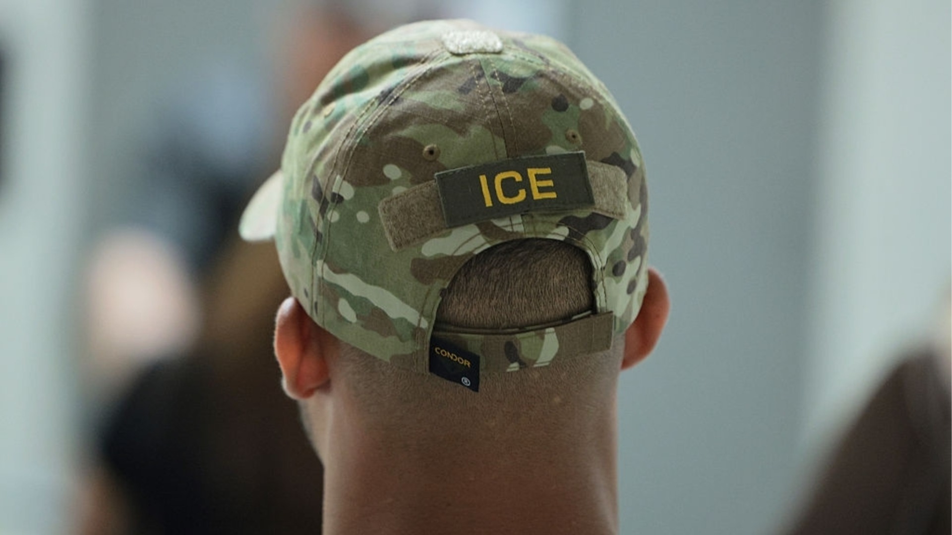 Бягство от ICE завърши фатално: Мъж загина, блъснат от камион
