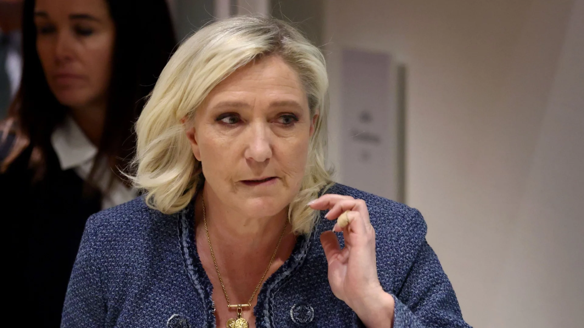 Въпреки присъдата: Марин Льо Пен остава фаворит за президентския вот във Франция догодина