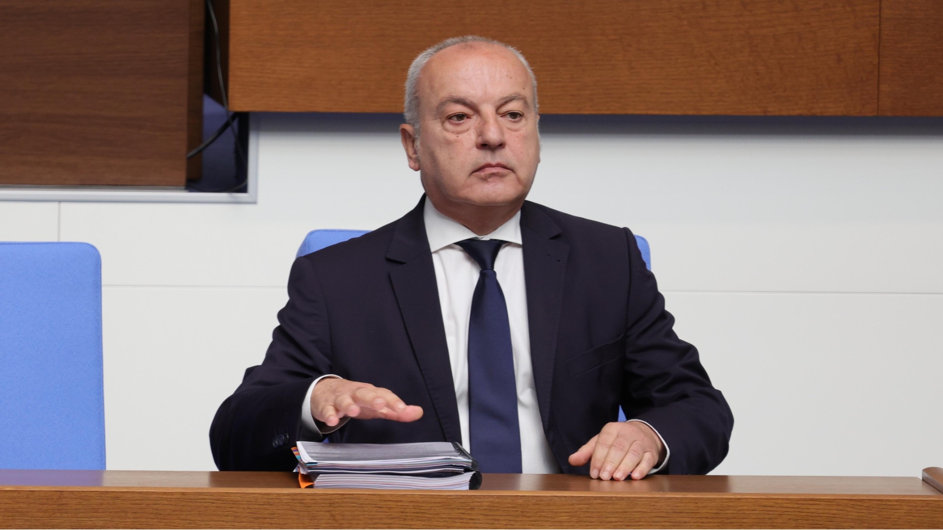 Рекорден дефицит, нов дълг и критики от Fitch: Бюджет 2026 е приет на първо четене