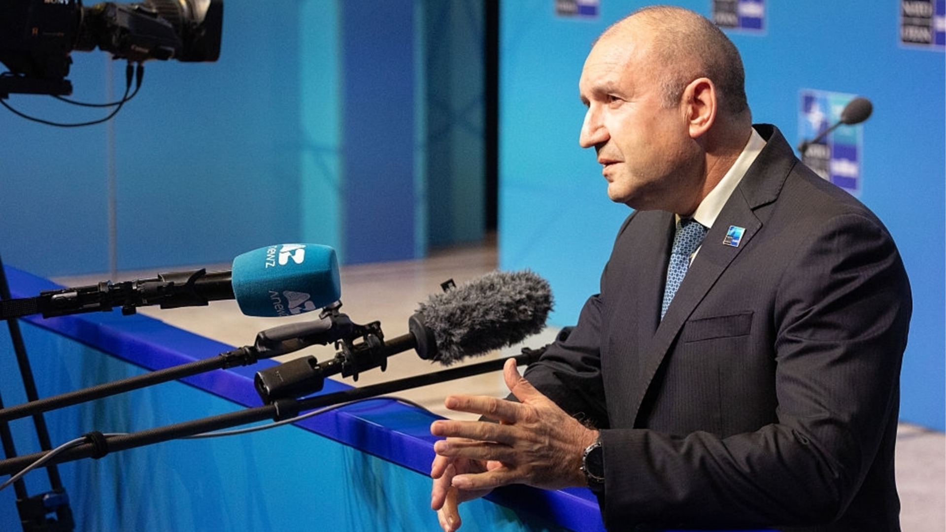 Влиятелен руски Z-канал видя двуличие на Радев за Украйна: "Прави го за рейтинг"