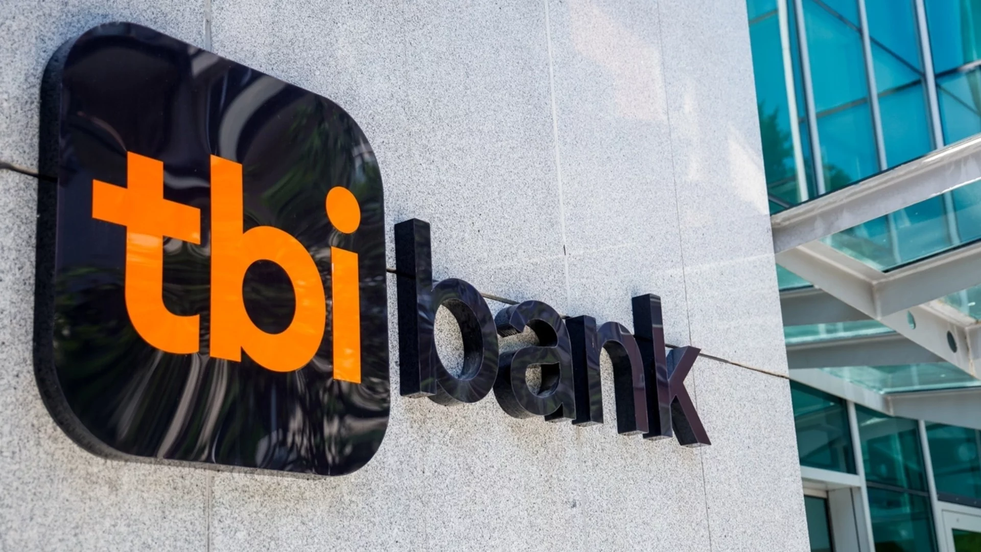 Кредитната агенция БАКР промени перспективата на tbi bank на позитивна и повиши рейтинга по националната скала на А+