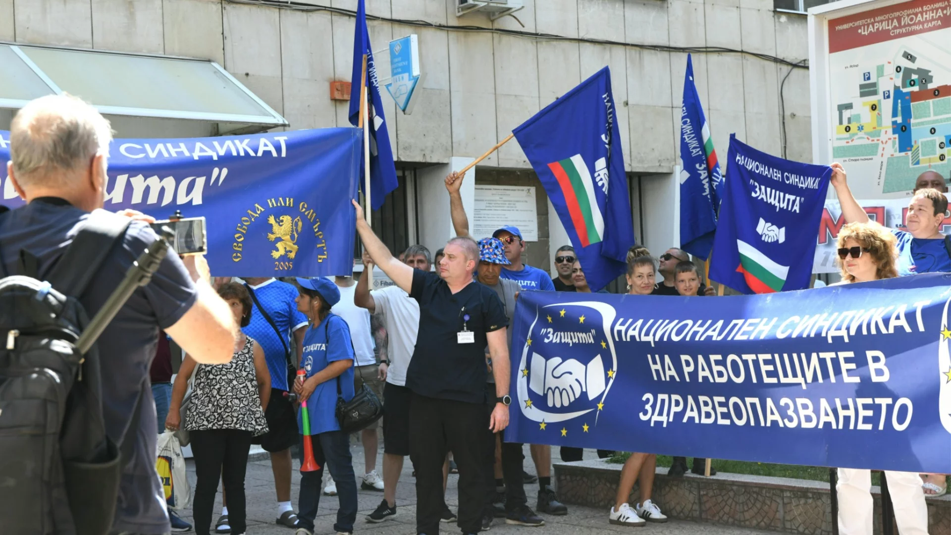 "Трета година без ръст на заплатите": Медици блокираха булевард в София
