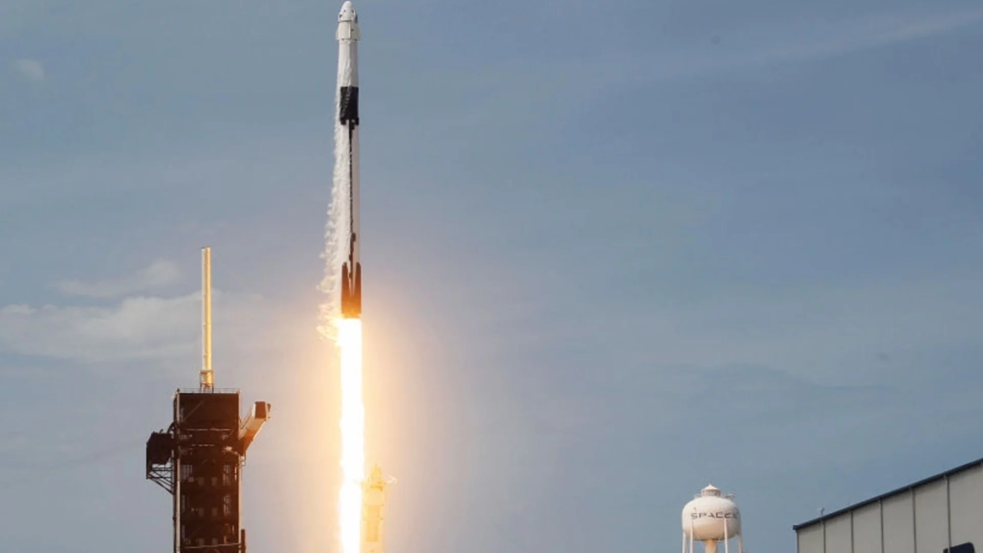 SpaceX ще изстреля най-голямата ракета в света в космоса днес