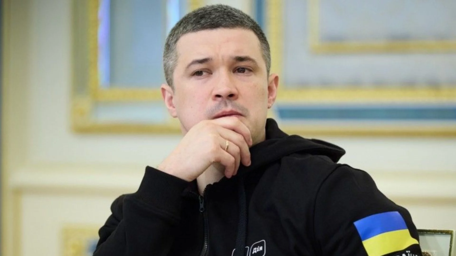Уволнението на министър вдигна Киев на протест и разцепи армията на Зеленски