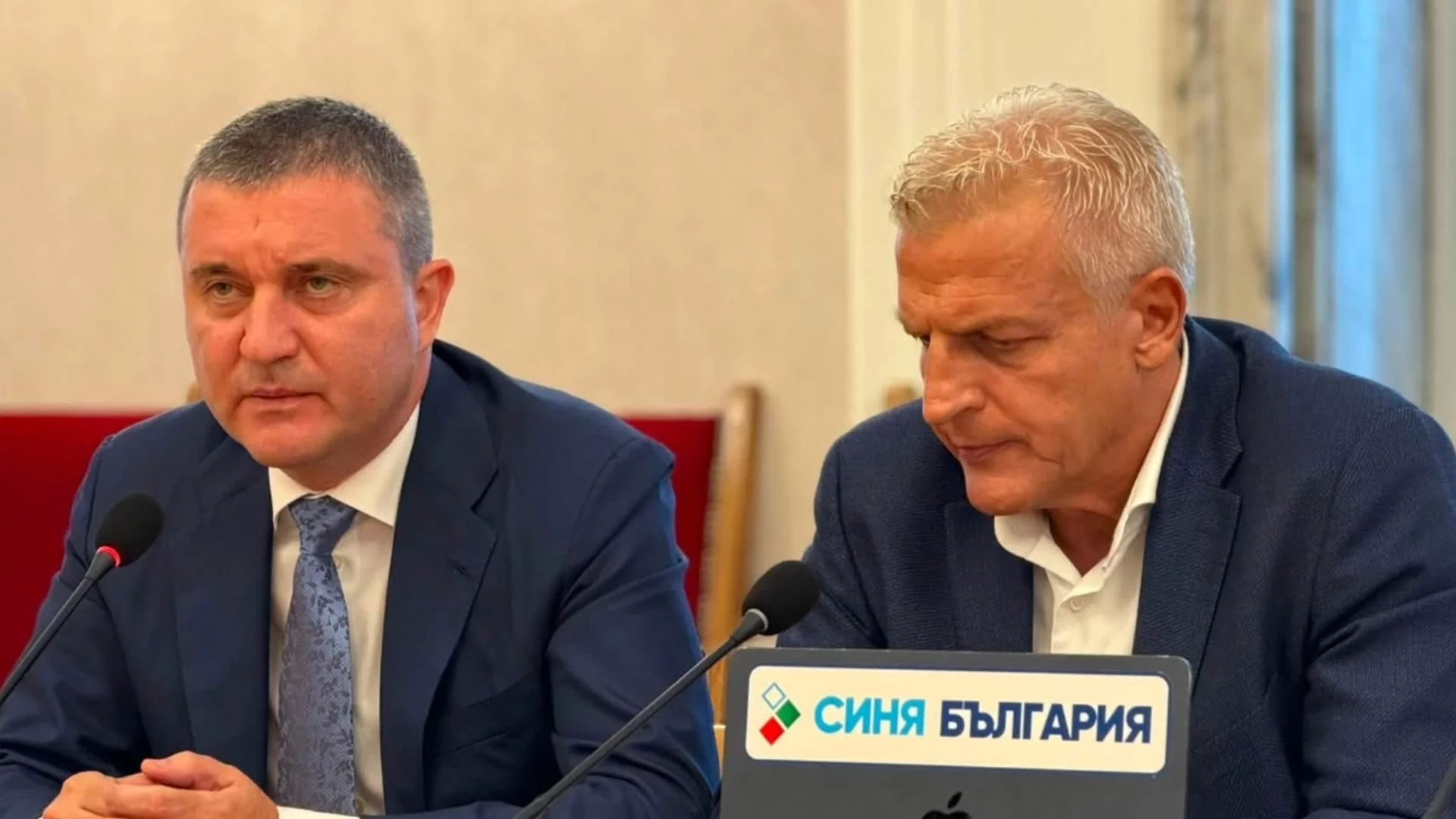 Промени в Конституцията: ГЕРБ и "Синя България" представиха концепцията си за "финансова котва"