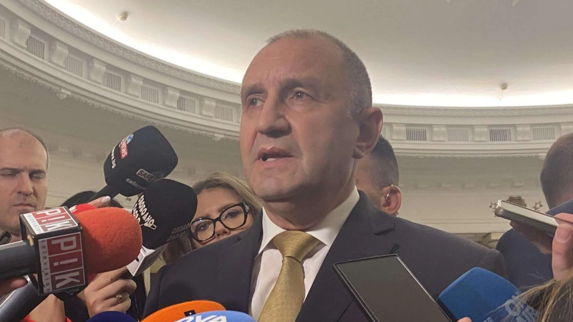 "Ще разберете скоро": Радев разкри за натиск срещу шефа на ДАНС и намекна за "Хемус" (ВИДЕО)